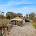 Modernized In Quiet Surroundings Around Søndervig Feriehus *